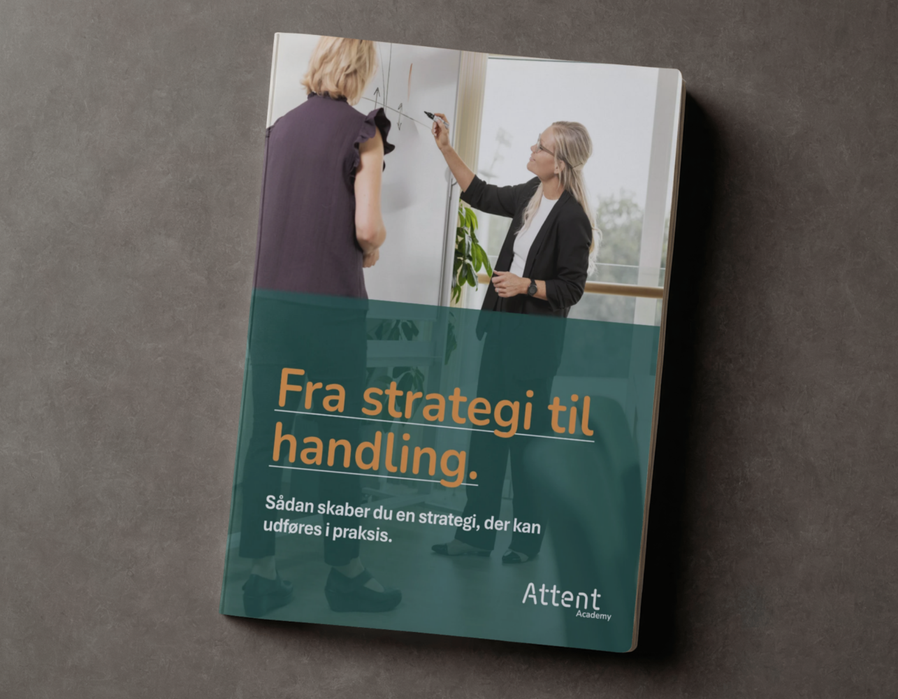 Billede af brochureforsiden til lederkurset Fra strategi til handling